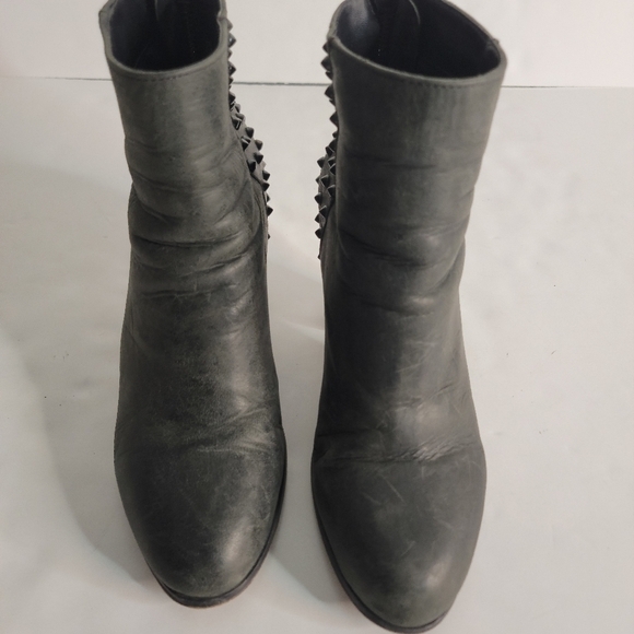 Steve Madden 9.5 Boots Acedd Leather Spiked Studs Ankle Booties PLL - Picture 2 of 9